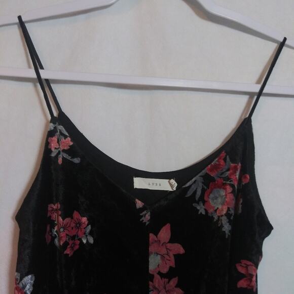 LUSH Black Velvet Floral Crop Tank Top Twist Front Camisole Dark  Size XS - Picture 2 of 7